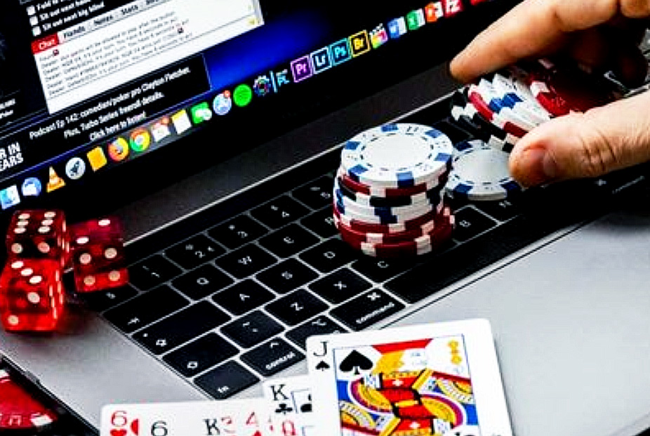 atas casino tips for Choosing Between Live and Online Casino